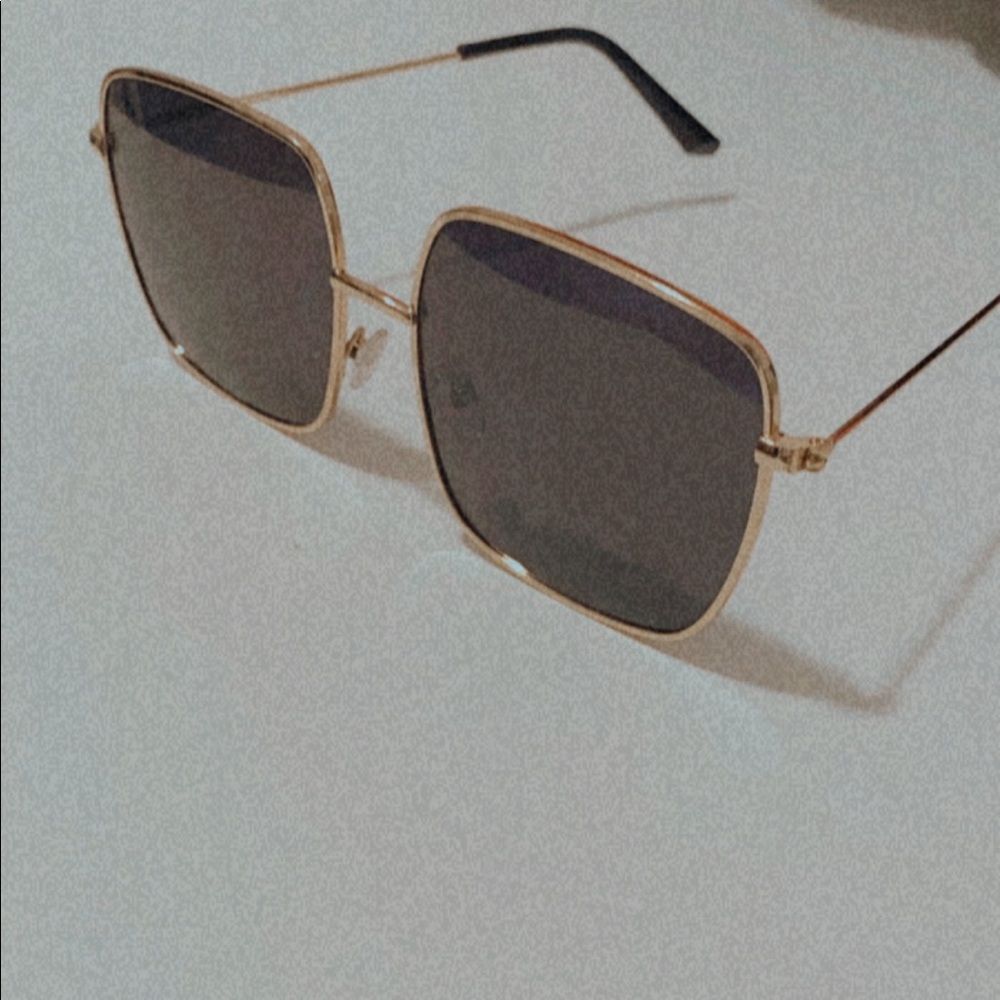 Roadie Square Sunglasses